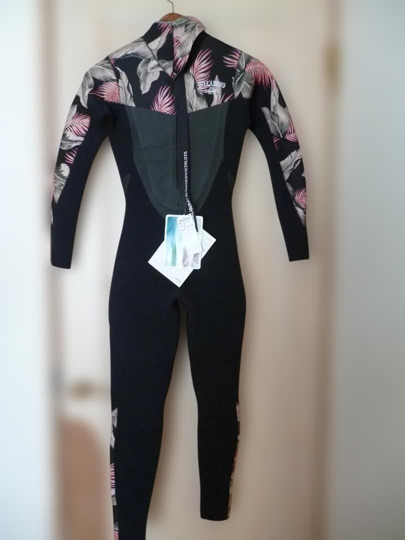 る*ぃ様 新品未使用！Billabong（ビラボン）バックジップセミドライ 全身