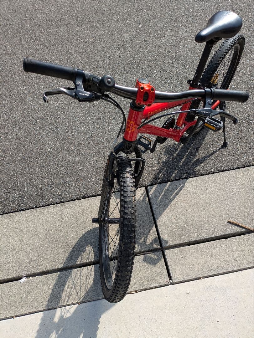 ヨッシー　　ヨツバサイクル　ジュニア用レッドマウンテンバイク