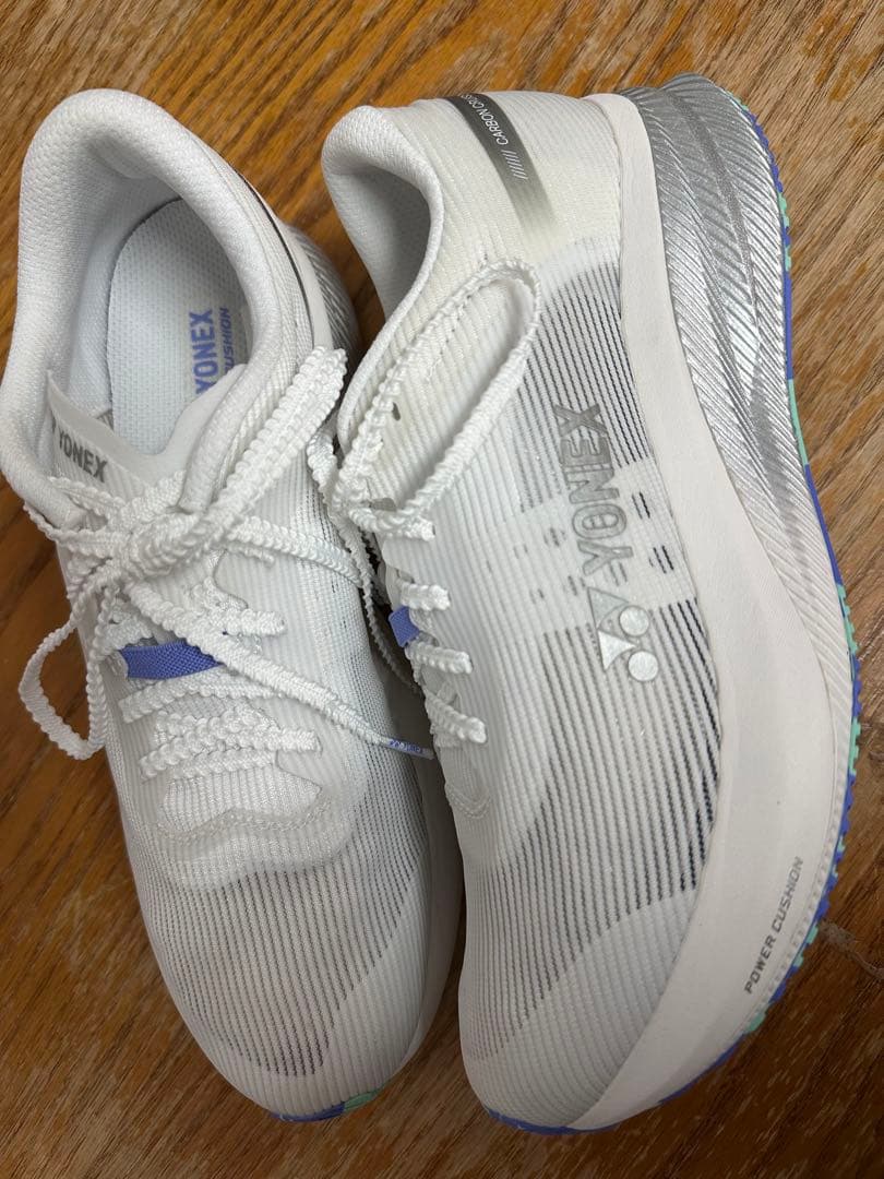 YONEX カーボンクルーズ エアラス 26cm ランニングシューズ 美品