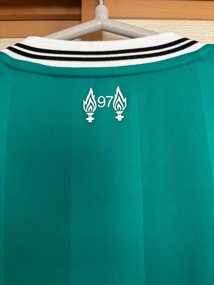 adidas／アディダス 2025-2026 リヴァプールFCサードユニフォーム