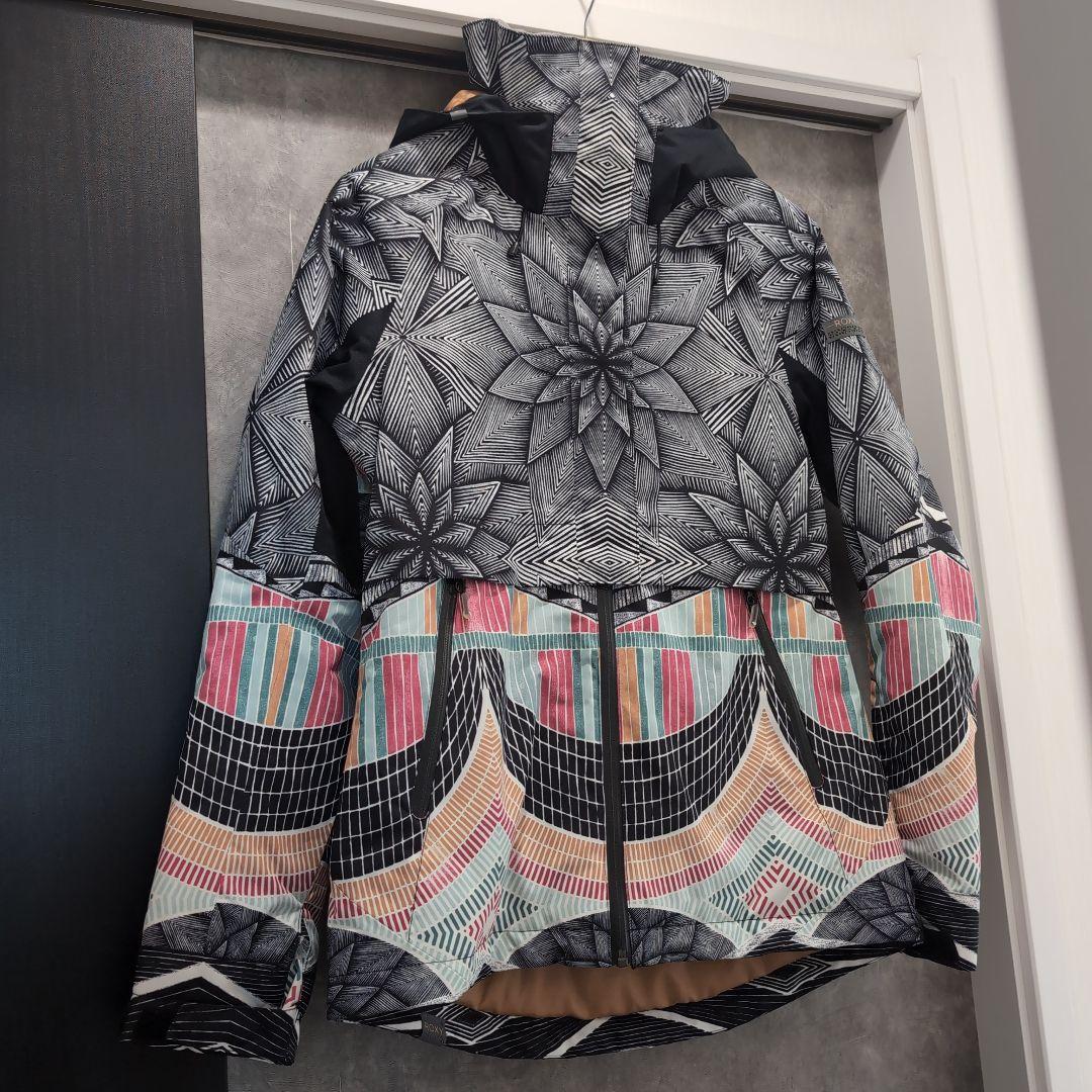 本日のみ！新品同様　ROXY スノーボードウェア上下セット（女性用）
