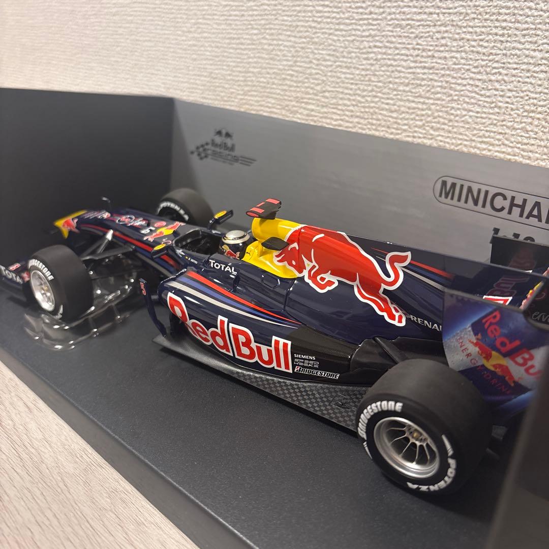 ✨新品✨ミニチャンプス 1/18 レッドブル RB7 S.ベッテル 2011