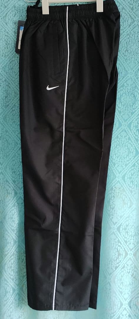 新品レディース Nike 上下セット上着 L サイズ 　パンツ M サイズ