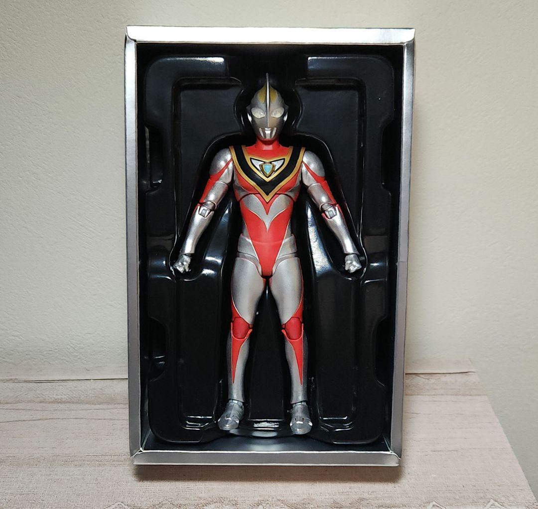 S.H.Figuarts 真骨彫製法 ウルトラマンガイア（V2）