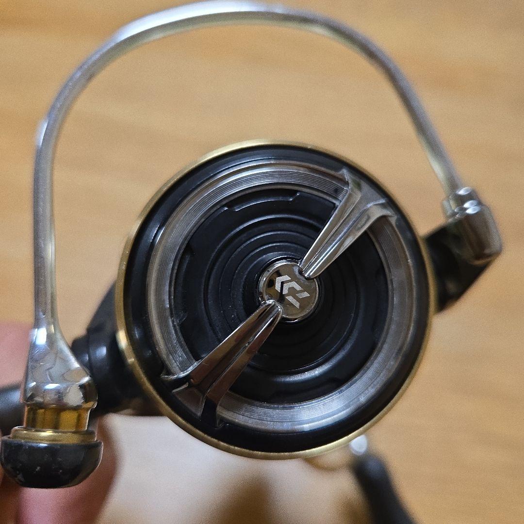 DAIWA LUVIAS LT2500S スピニングリール