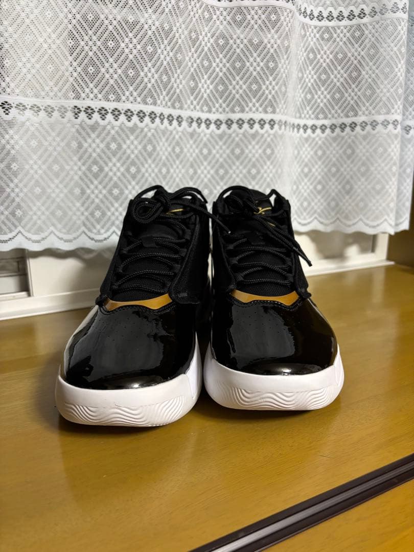 JORDAN MAX AURA 4 ブラック/ゴールド 28.5㎝
