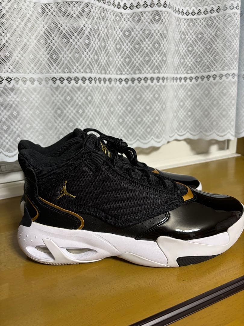 JORDAN MAX AURA 4 ブラック/ゴールド 28.5㎝