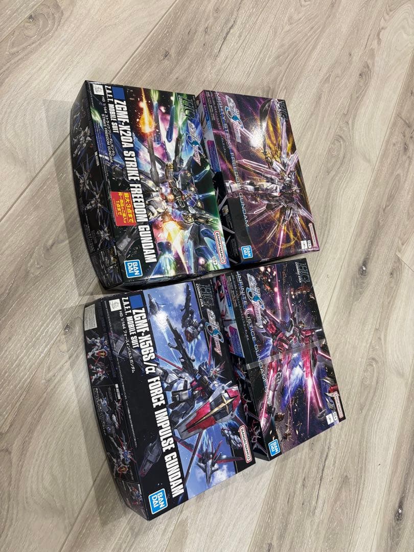 ガンプラSEED freedom 塗装済み完成品5機、未組み立てキット4つセット