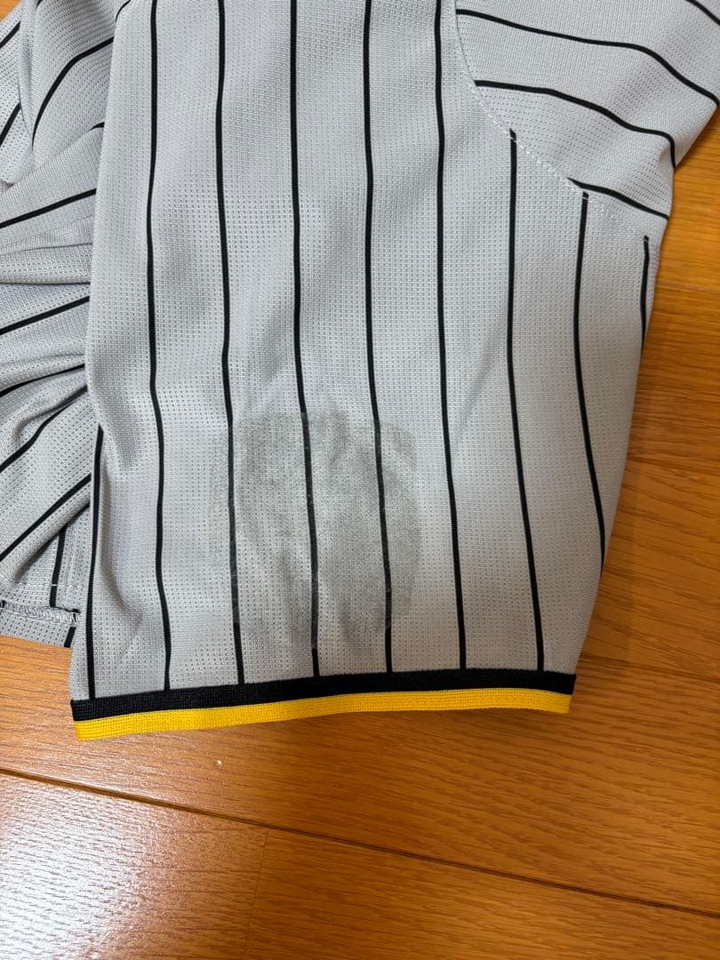Lサイズ 阪神タイガース 佐藤 輝明 ユニフォーム(訳あり品)