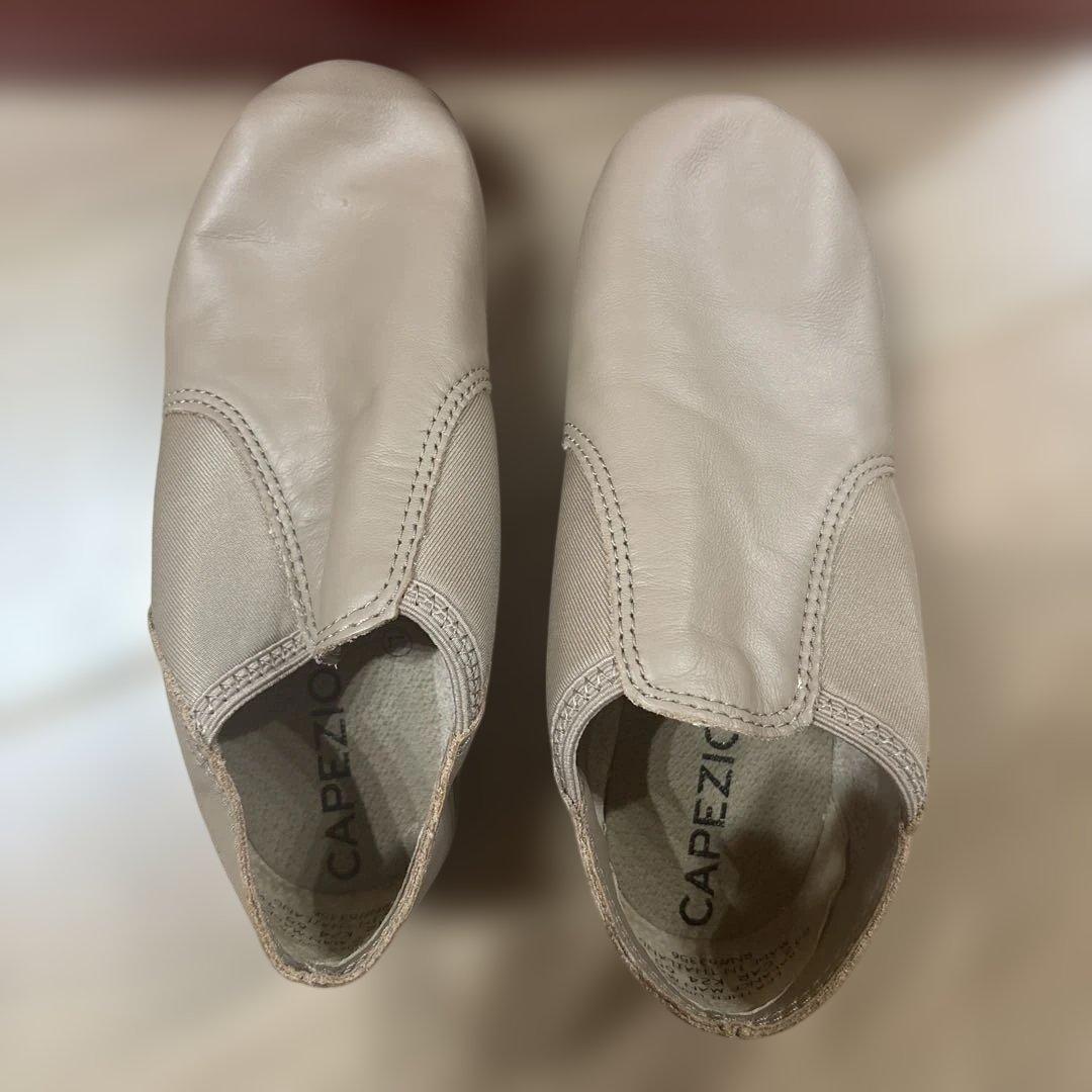 CAPEZIO ベージュ ダンスシューズ ４W（20.５cm）