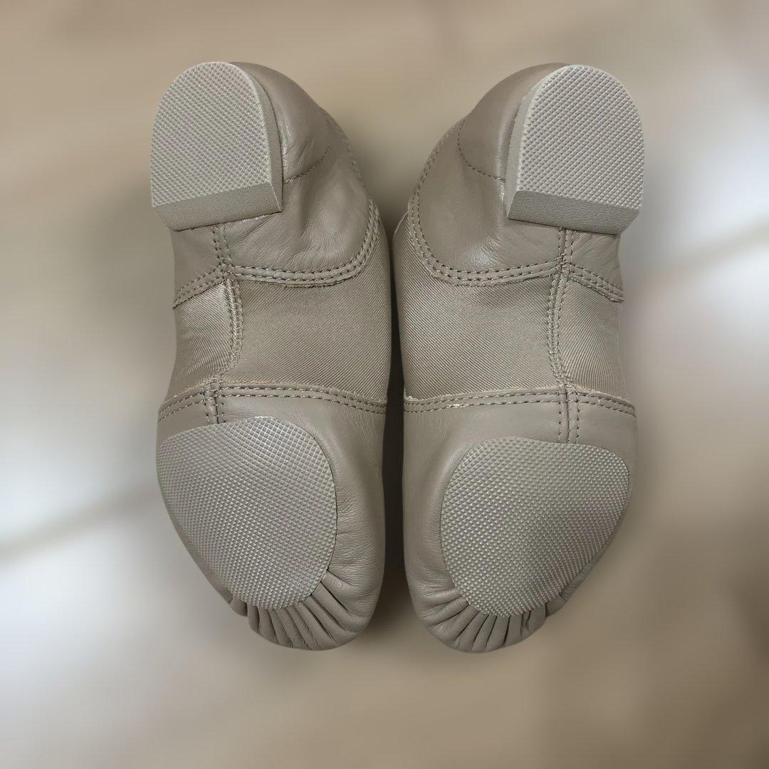 CAPEZIO ベージュ ダンスシューズ ４W（20.５cm）
