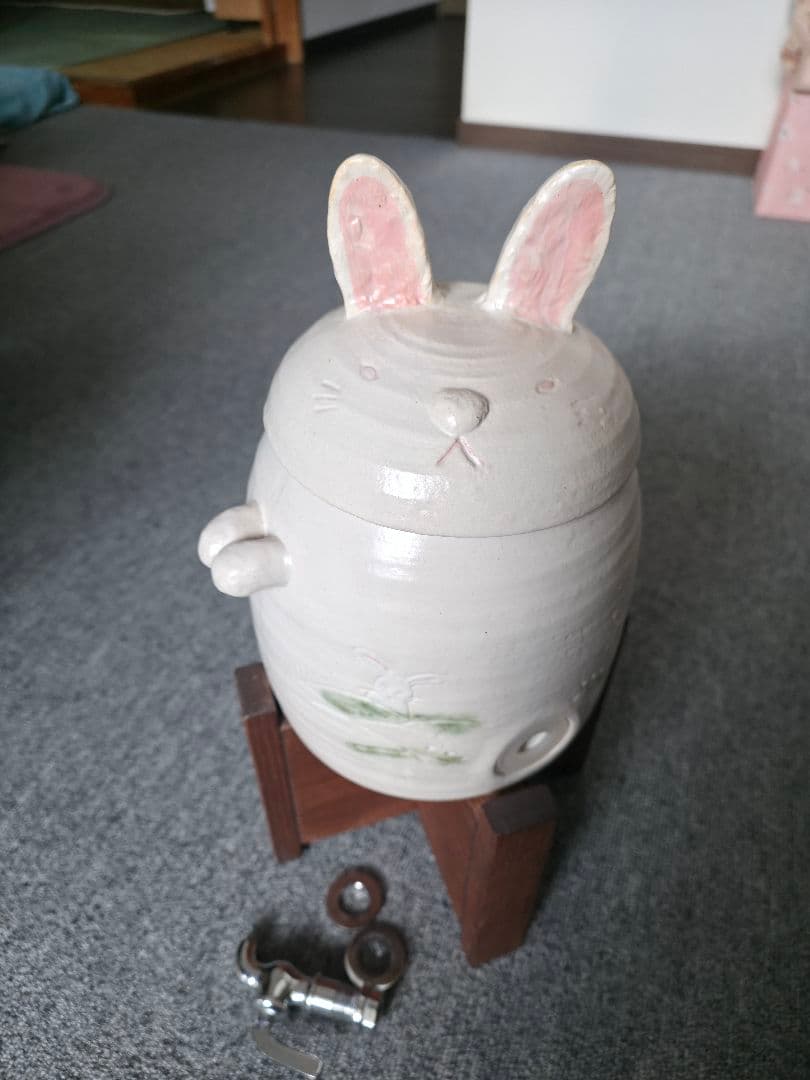 ウサギの形 陶器製置物　焼酎サーバー