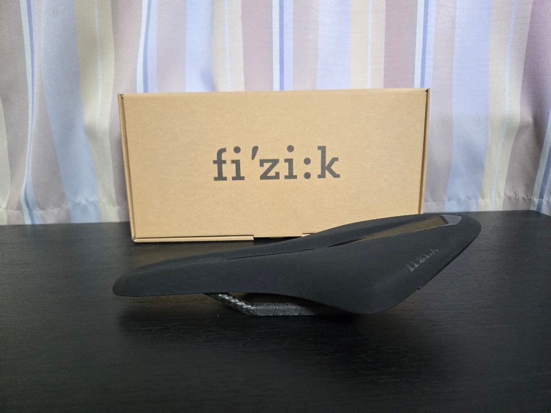 fi'zi:k ARIONE r1 open ブラックサドル