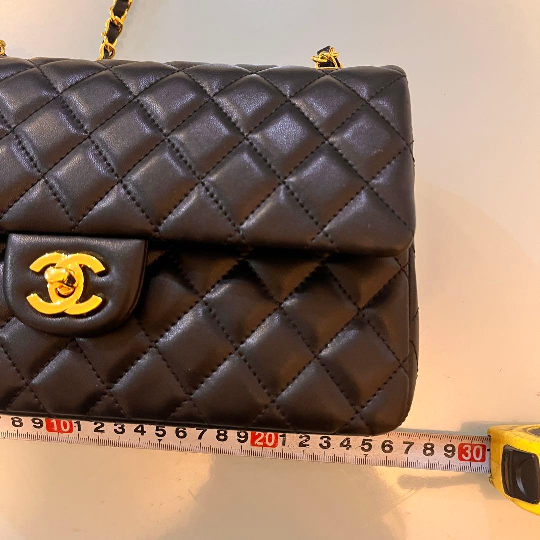 CHANEL ブラックレザー ショルダーバッグ　ゴールド
