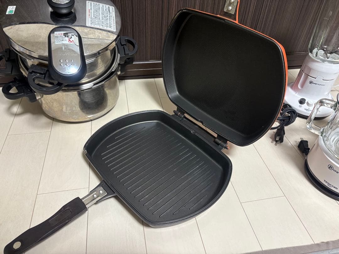 【調理器具】　圧力鍋　たこ焼き機　ミキサー　他　まとめ売り