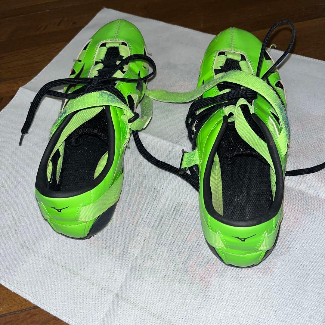 《2週間ほど使用》27センチMizuno スパイクシューズ 蛍光グリーン