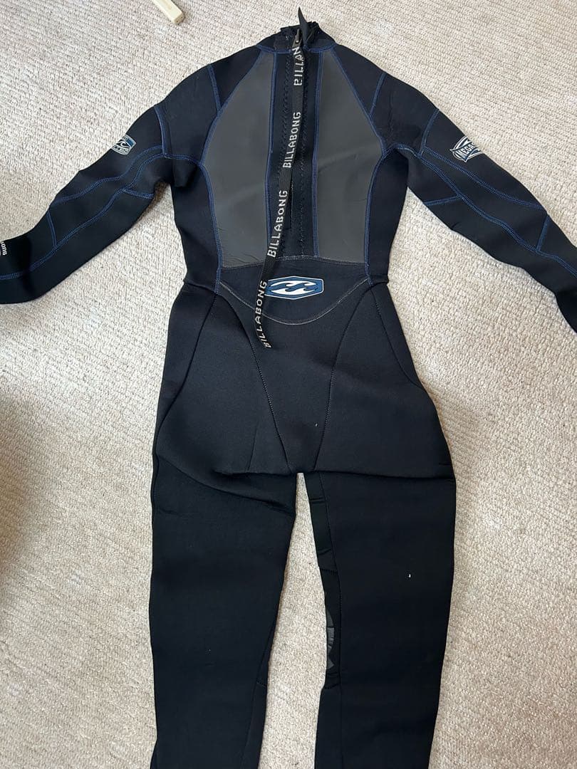 値下げ！Billabong レディースウェットスーツ 膝パッド付き　新品同様