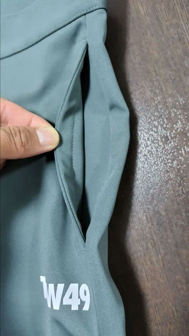 TFN49 グレー ショートパンツ