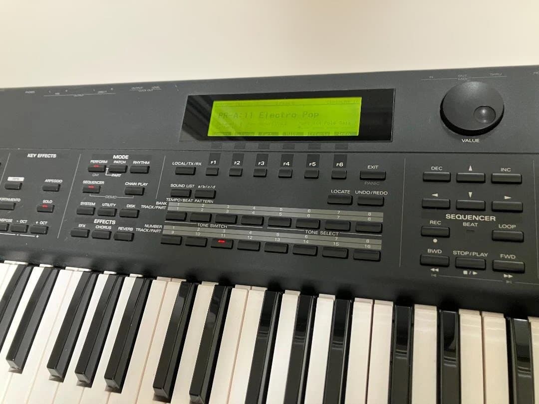 Roland XP-80 シンセサイザー 76鍵盤 動作品　ソフトケース付き