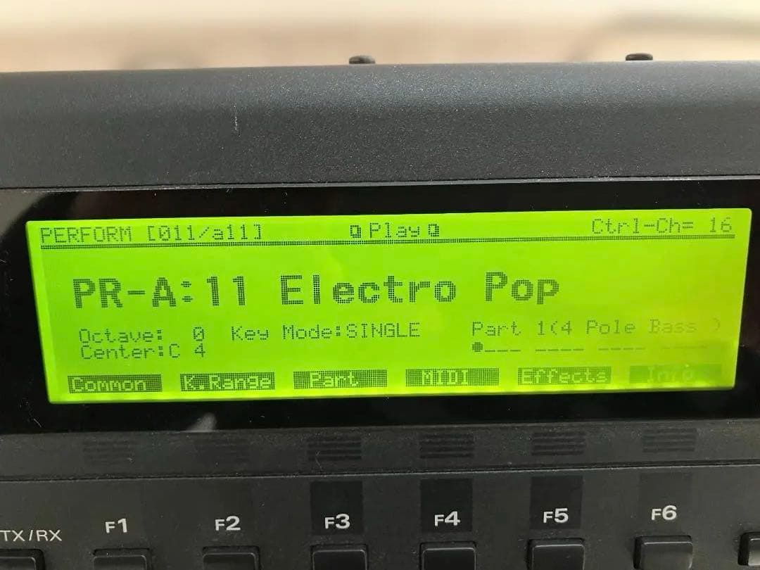 Roland XP-80 シンセサイザー 76鍵盤 動作品　ソフトケース付き