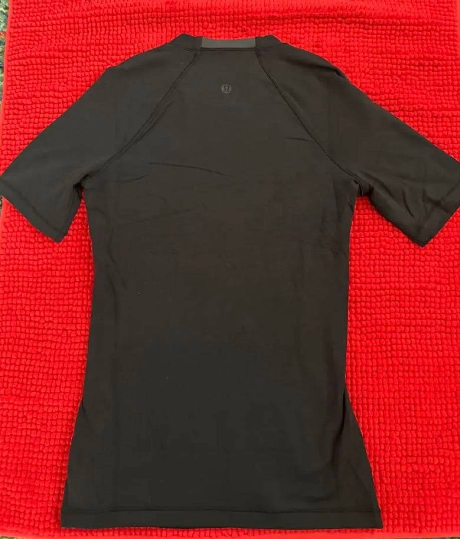 ルルレモン　lululemon 黒 Tシャツ サイズ６　新品未使用品