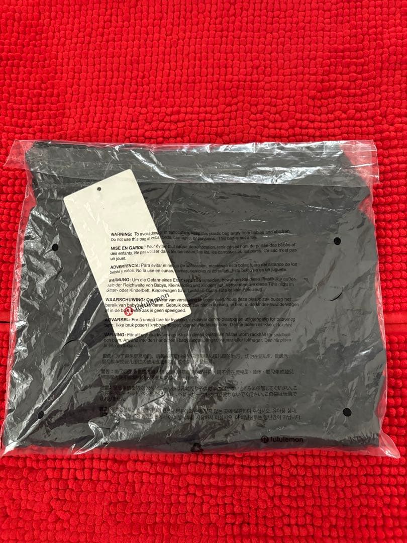 ルルレモン　lululemon 黒 Tシャツ サイズ６　新品未使用品