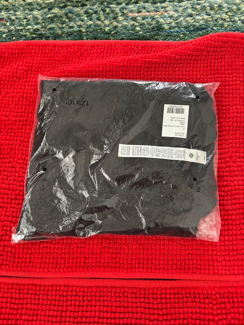 ルルレモン　lululemon 黒 Tシャツ サイズ６　新品未使用品