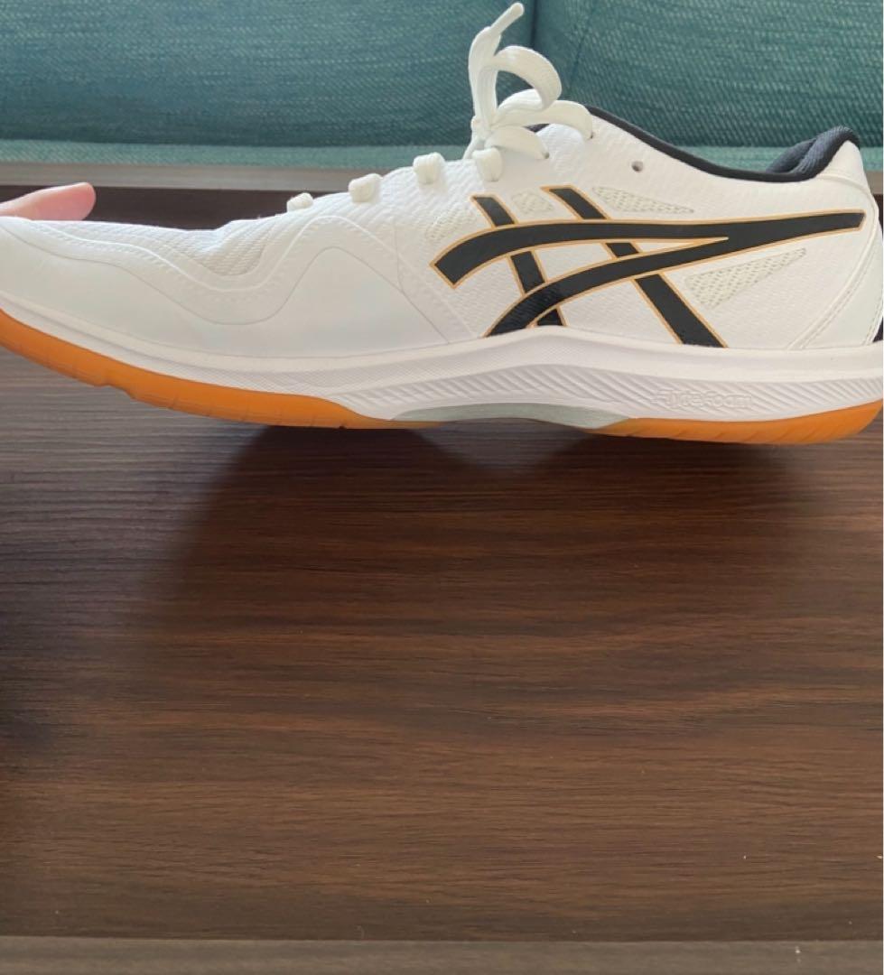 未使用ブランドASICSホワイト＆ブラック JAPANモデルバレーボールシューズ