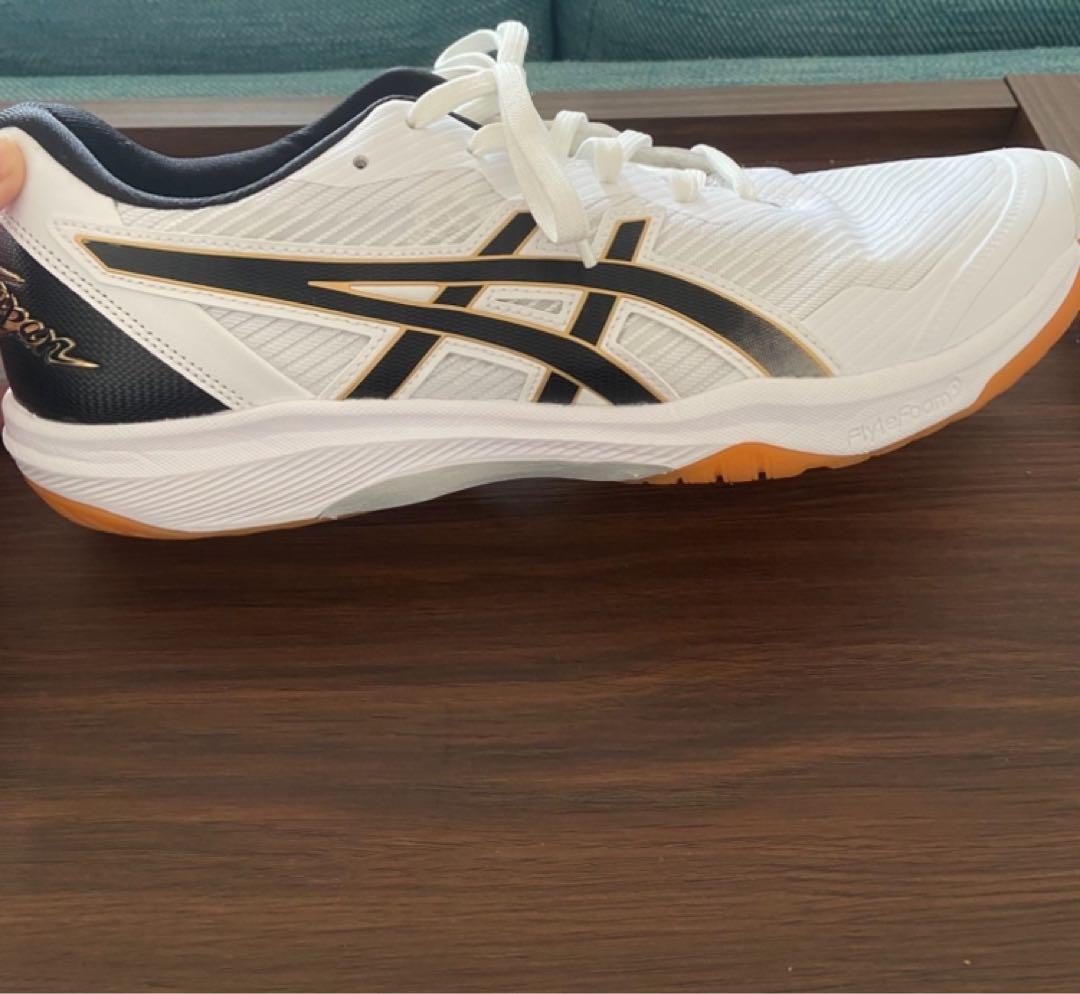 未使用ブランドASICSホワイト＆ブラック JAPANモデルバレーボールシューズ