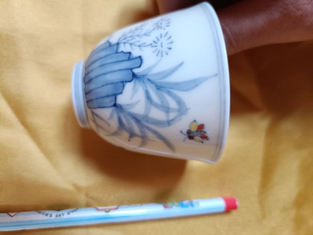 大明成化年成銘あり　色絵陶磁器