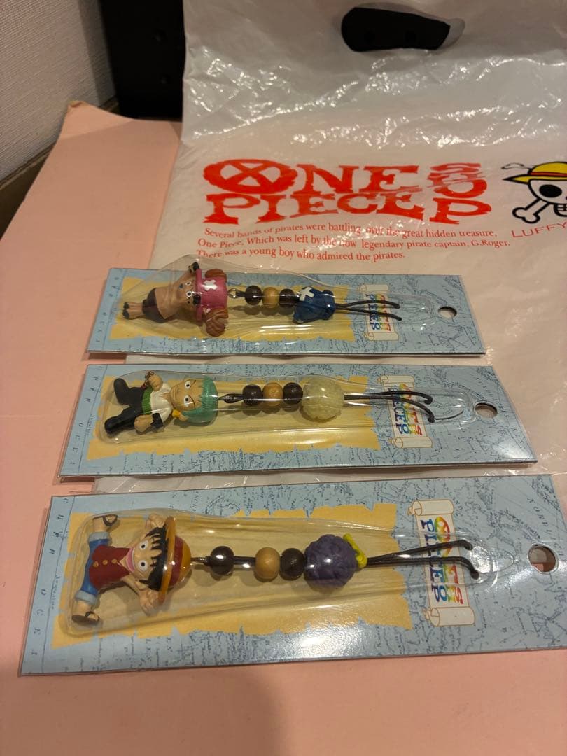 ワンピース　ウッドビーズホルダー　ルフィ　ゾロ　チョッパー　3種