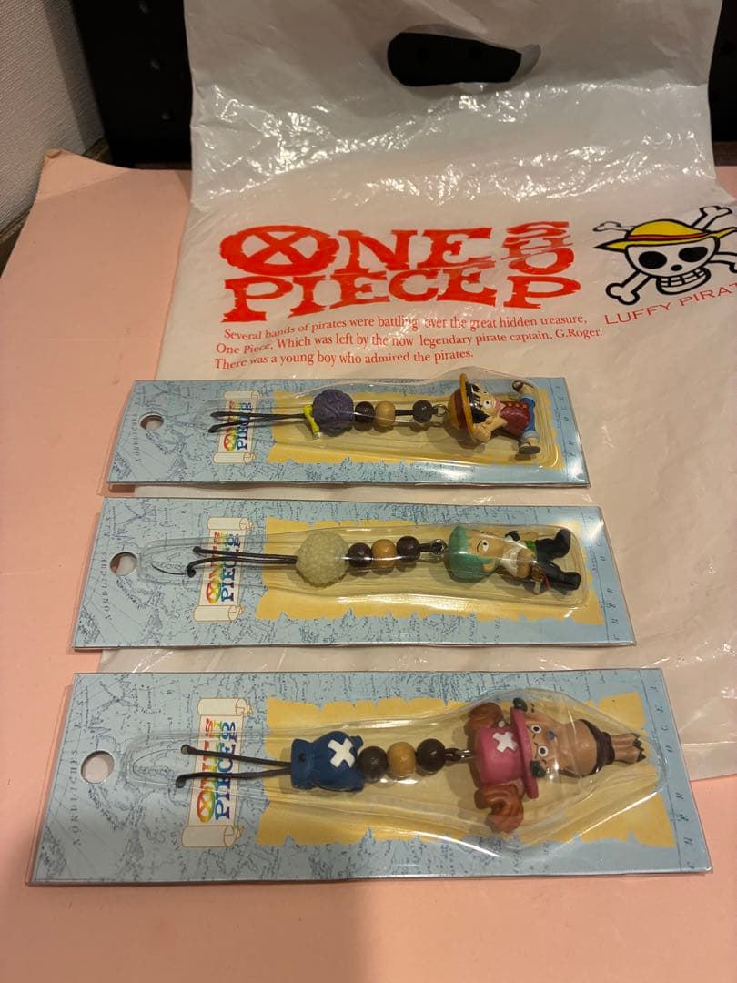 ワンピース　ウッドビーズホルダー　ルフィ　ゾロ　チョッパー　3種