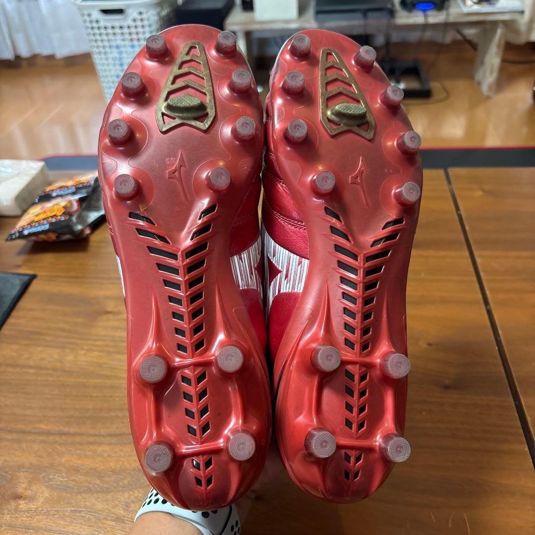 MIZUNO モナルシーダエリート　赤白 数回人工芝で使用