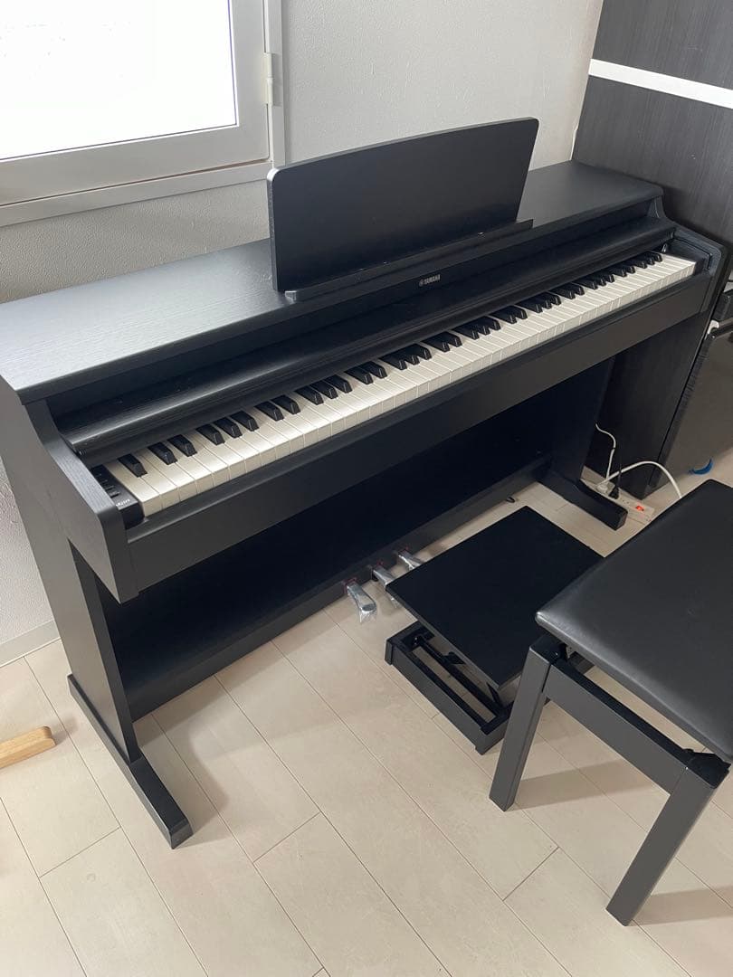 Yamaha 電子ピアノ ブラック送料込み2025年製　椅子別売り
