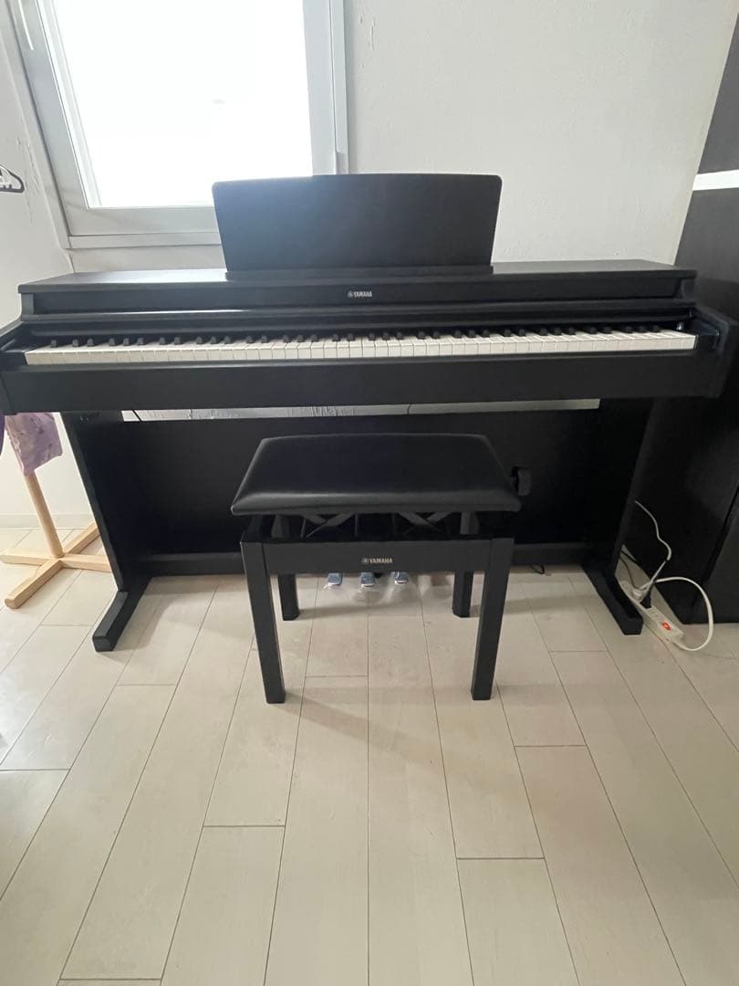 Yamaha 電子ピアノ ブラック送料込み2025年製　椅子別売り