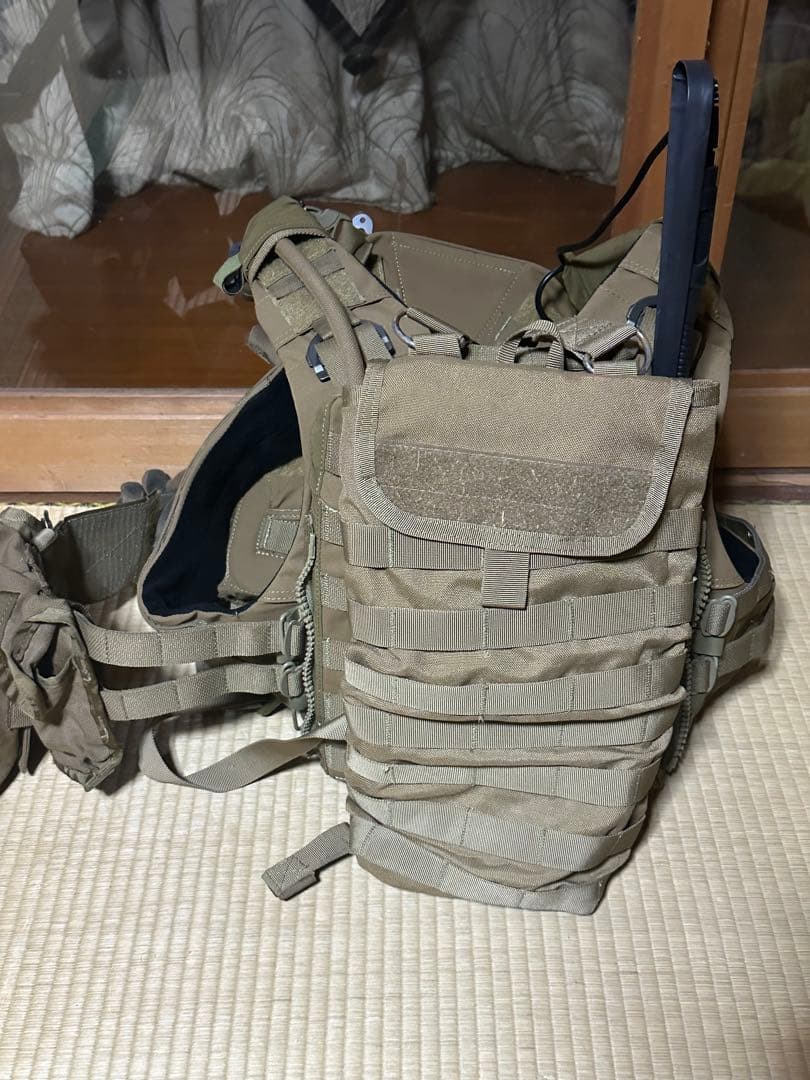 海兵隊風プレートキャリア+ 米軍海兵隊コヨーテブラウンハイドレーション水筒希少品