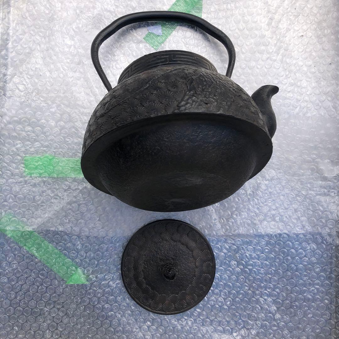 南部鉄瓶　南部鉄器　岩鋳　清末　岩鋳清末　満水2700ml 重さ3003g