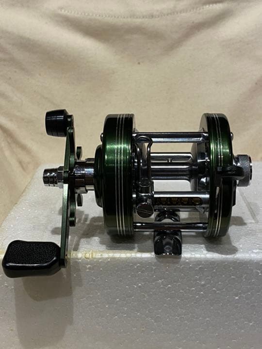 ☆奇跡の箱入り完全新品☆ ヘドンマークⅣ 3200リール