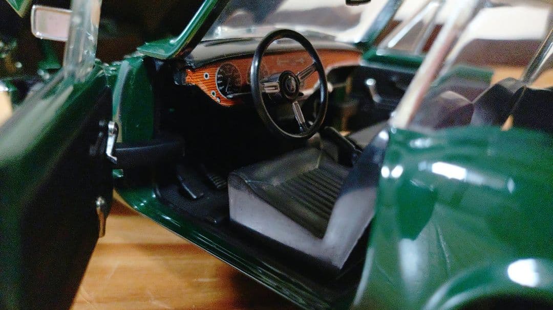 1/18　ミニカー　サンスター　トライアンフ　GT6　スピットファイア　ロータス