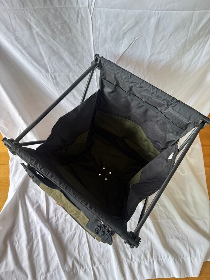 grn outdoor アウトドア用サイドテーブル　黒とオリーブ色