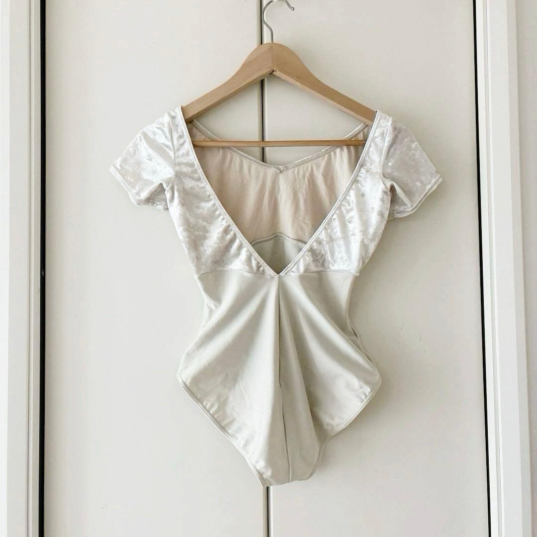 【美品】チャコット×菅井円　バレエレオタード ホワイト　ハーフスリーブ　ベロア