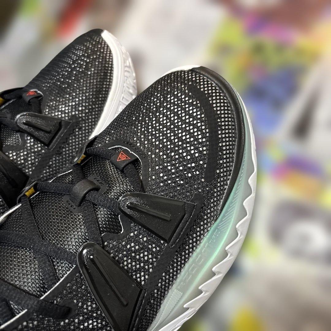 Nike Kyrie 7 バスケットボールシューズ（品番：CQ9327-002）