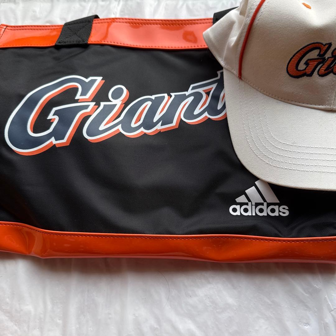 2005年 GIANTS 記念写真　バック帽子　2002 チャンピオンピンバッチ