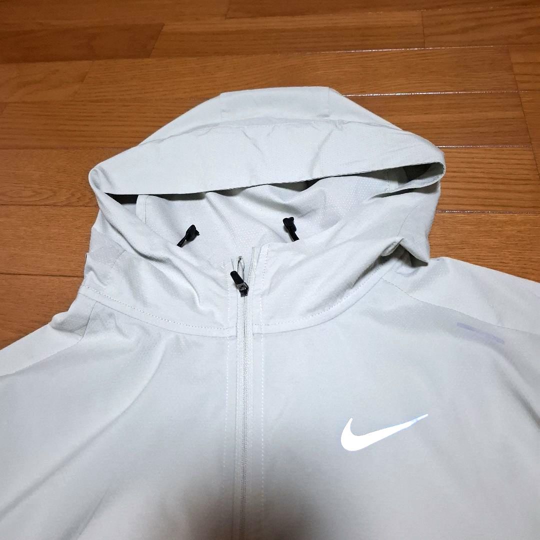 Nike ウィンドラ ンナー　レペル ランニングジャケッ　L ポケッ ト収納式