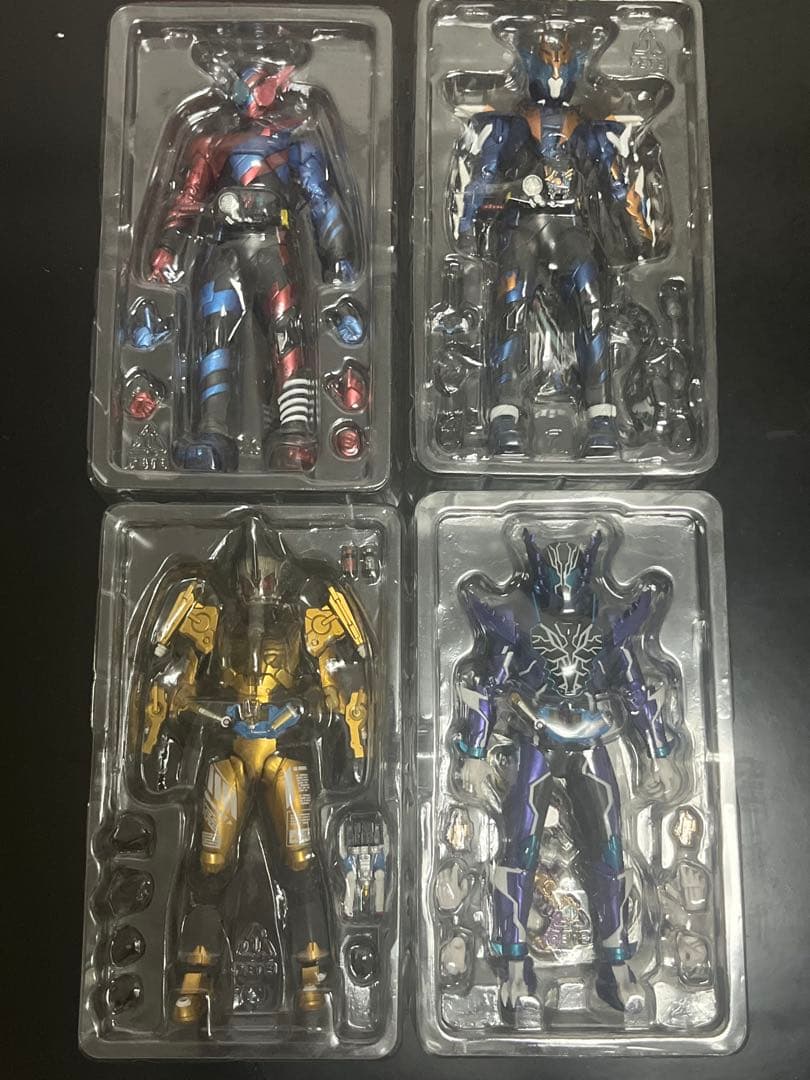 S.H Figuarts 仮面ライダービルド クローズ グリス ローグ セット