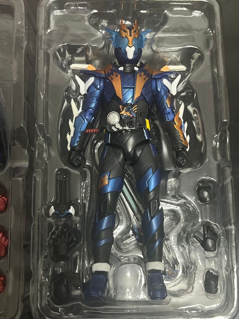 S.H Figuarts 仮面ライダービルド クローズ グリス ローグ セット