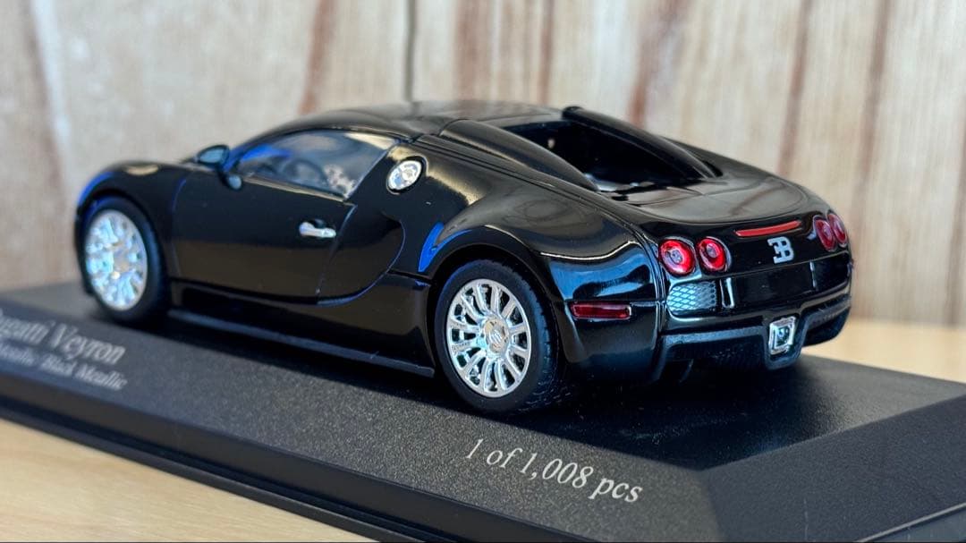 ブガッティ ヴェイロン　ミニチャンプス 1/43