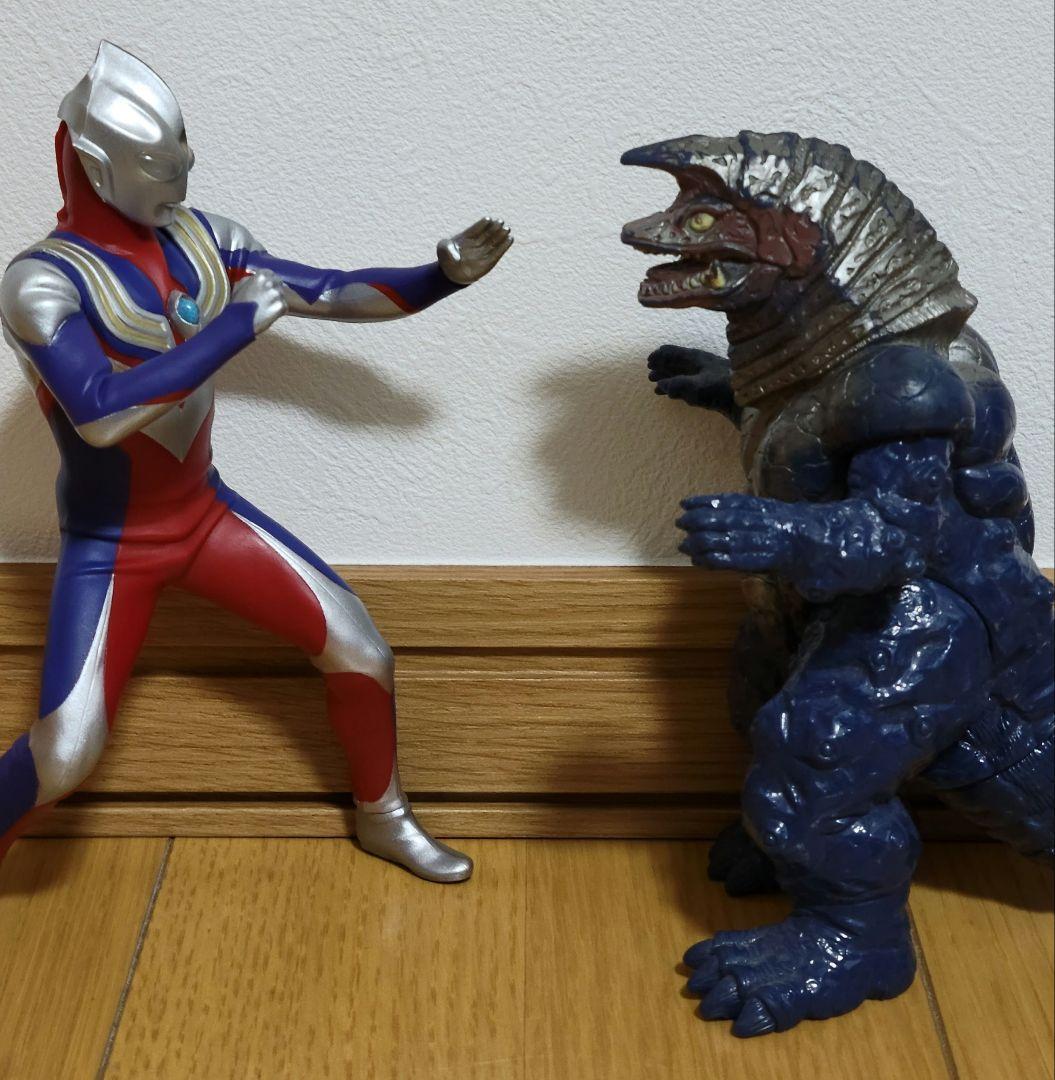 ウルトラマンティガ 光を継ぐもの フィギュア3個セット