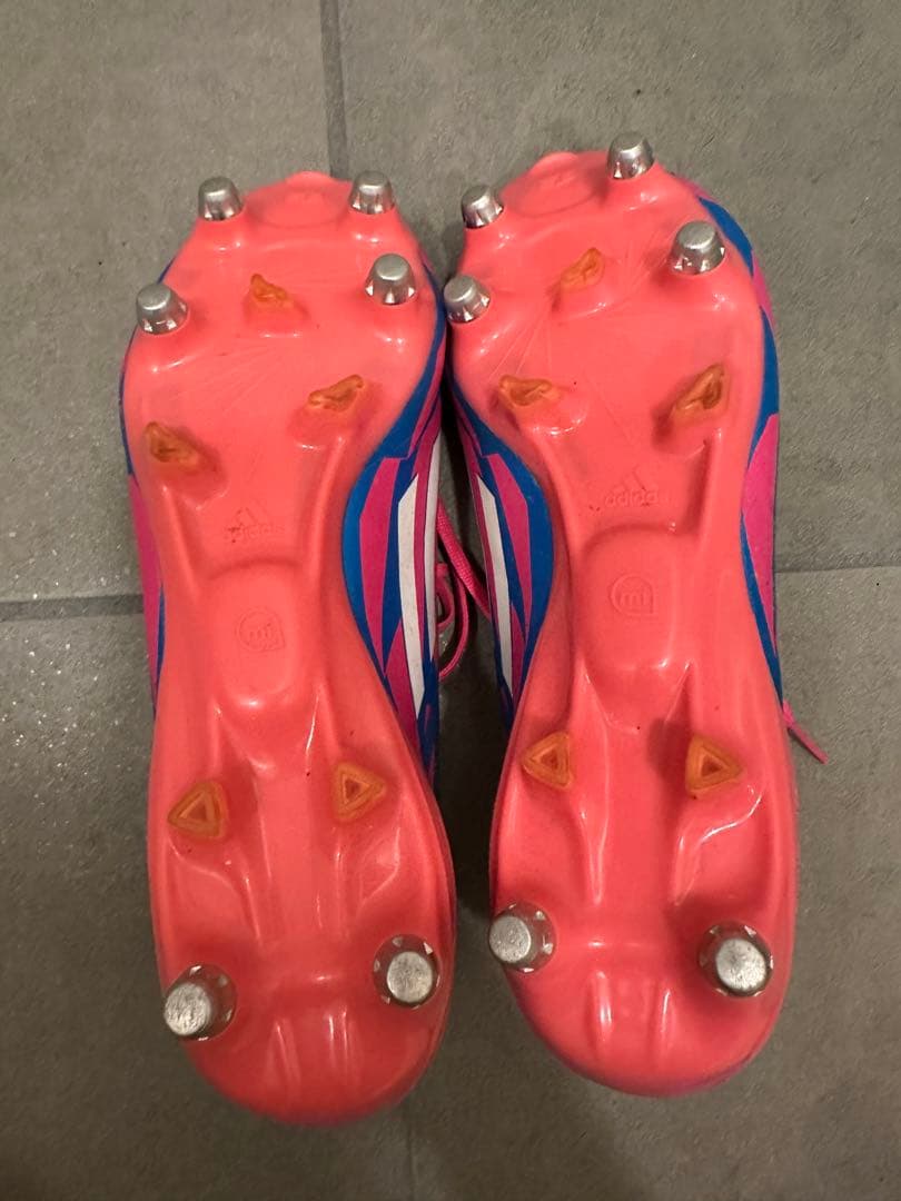 adidas サッカーシューズ ピンク・青