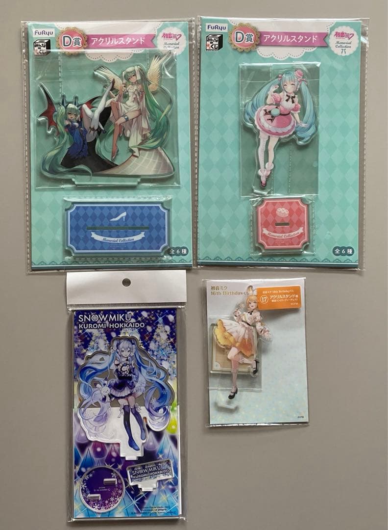 初音ミク 鏡音リン アクリルスタンドセット 7点　缶バッジ付き